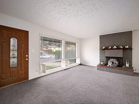 2nd image of 5227 N Greenwood Blvd