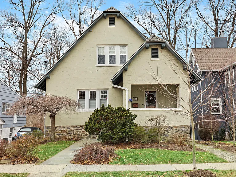 29 Chestnut Ave — Photo 1