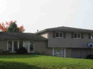 2410 W Wagner Ln, Peoria, IL 61615