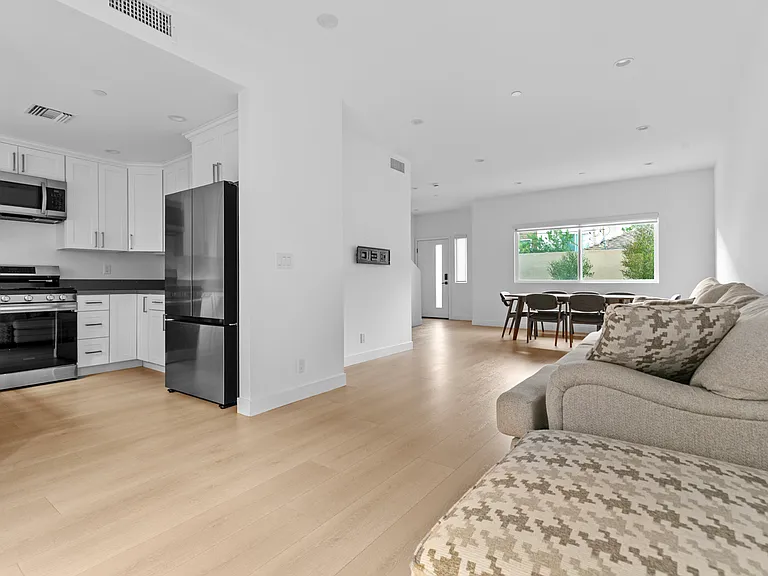 360 Burchett St #6 — Photo 29