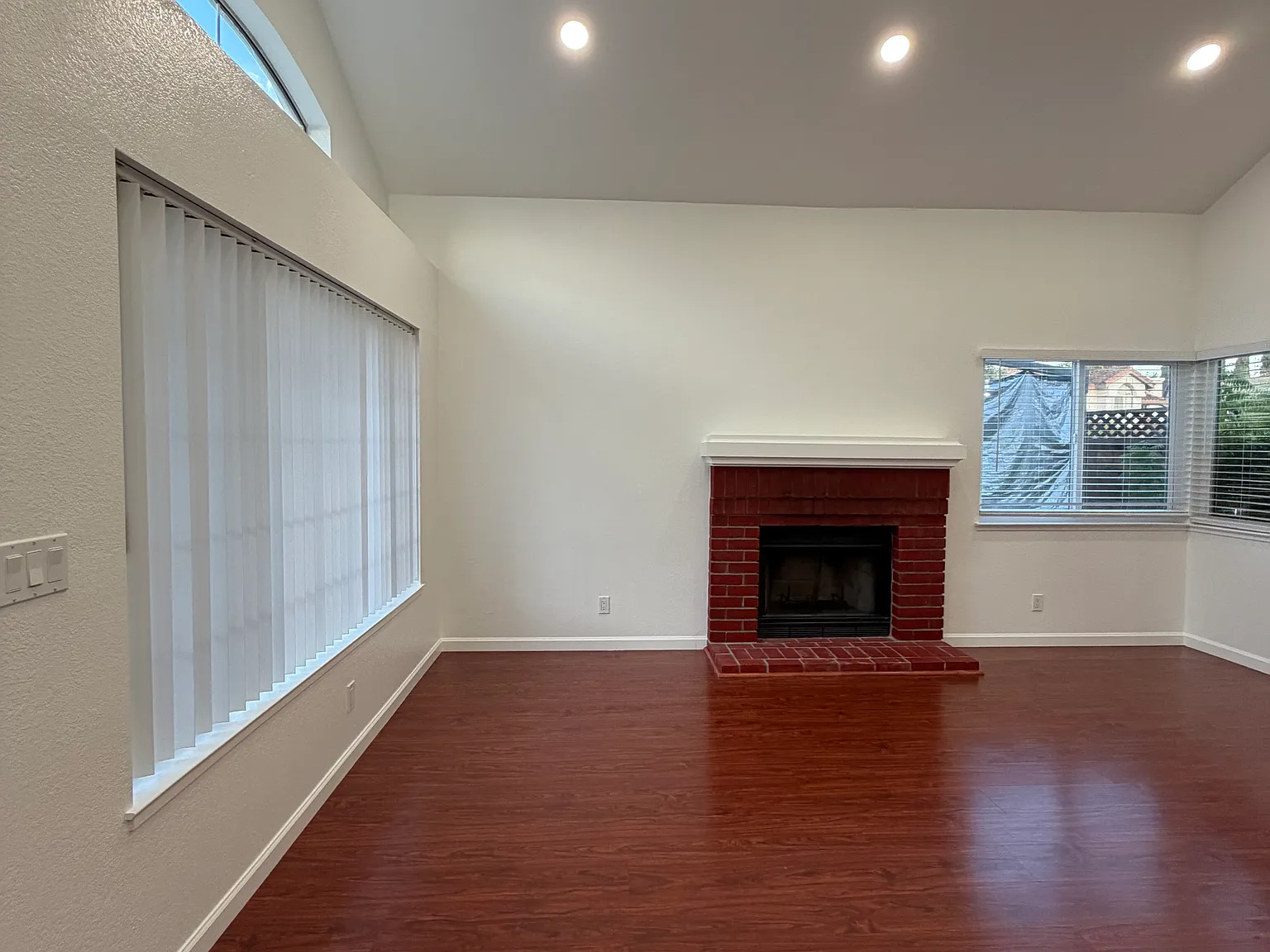 4 bed, 2.5 bath, 1715 sqft, $5,500 — Photo 4