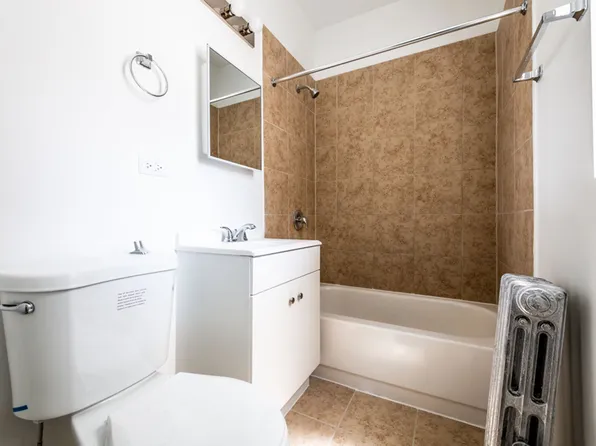 8100-8114 S Essex Ave Chicago, IL 60617