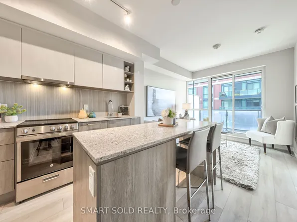 31 Tippett Rd #833, Toronto, ON M3H 0C8