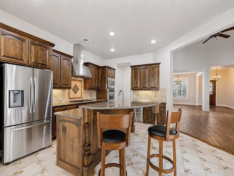 411 Brazoria Dr — Photo 8