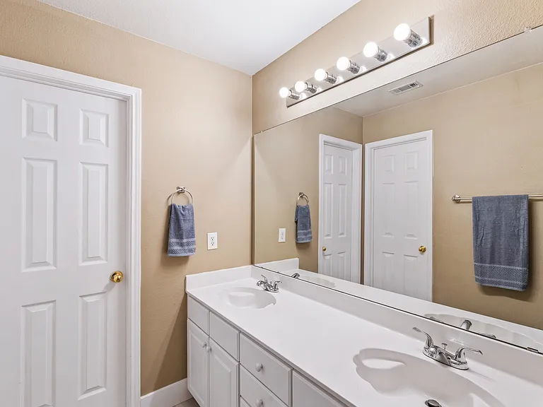 1464 Summerhill Dr — Photo 5