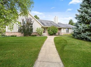 W225N2671 Alderwood Ln, Waukesha, WI 53186