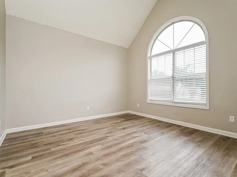 135 Stratmore Pl — Photo 14