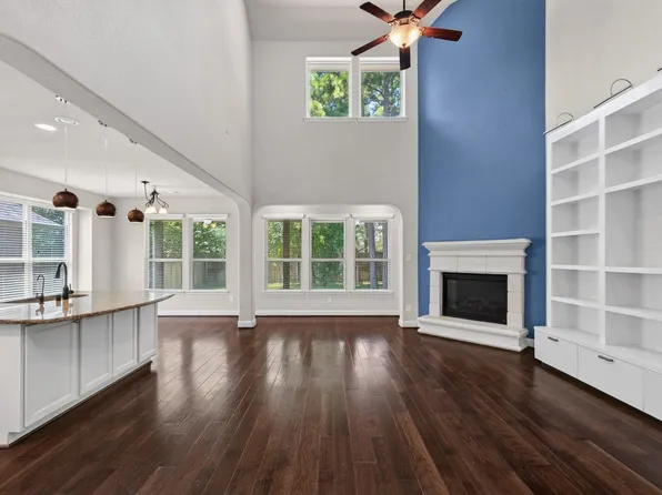 31 Whispering Thicket Pl, Tomball, TX 77375