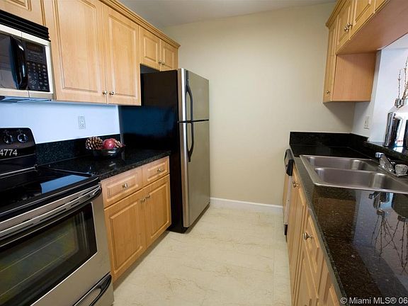 4th image of 1551 Brickell Ave #110