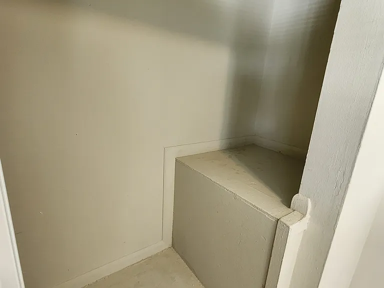 933 Laurel Dr — Photo 8