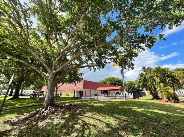 620 NW 217th Ter, Hollywood, FL 33029