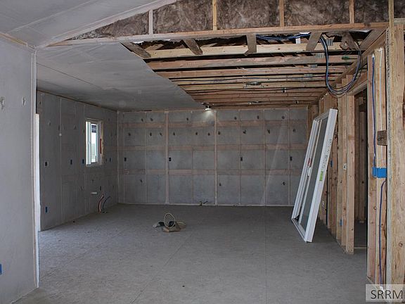 5th image of 1047 S Paul Revere Ln