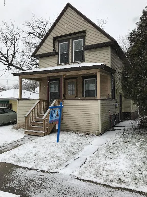 116 Middle St photo 1