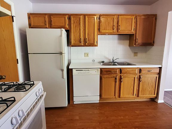 3rd image of 302 Glasgow Ln Unit V2