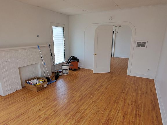 5th image of 307 N Kenmore Ave #307