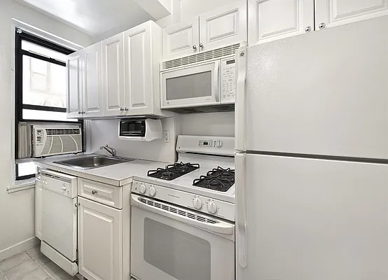 Sold by Warburg | media 10