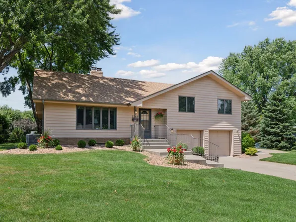 2345 Xylon Ave N, Golden Valley, MN 55427