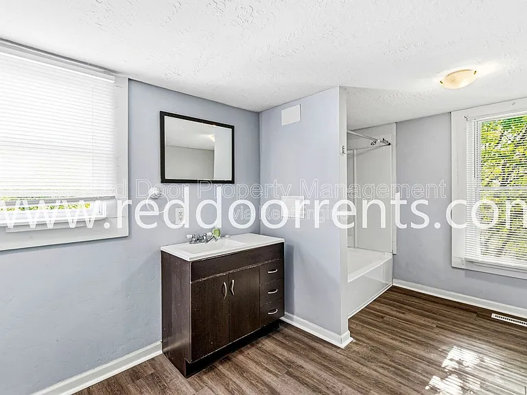 736 E Morris St — Photo 13