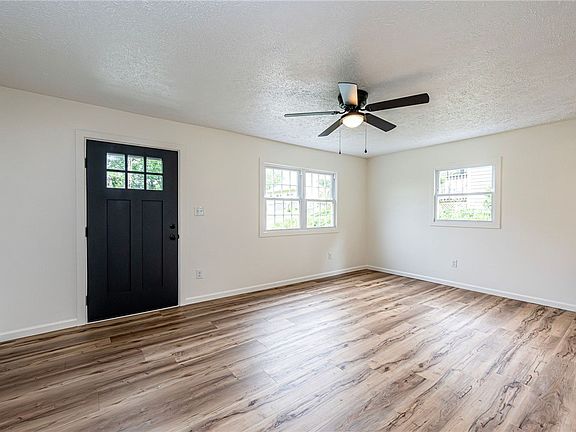 4th image of 305 Victoria Dr