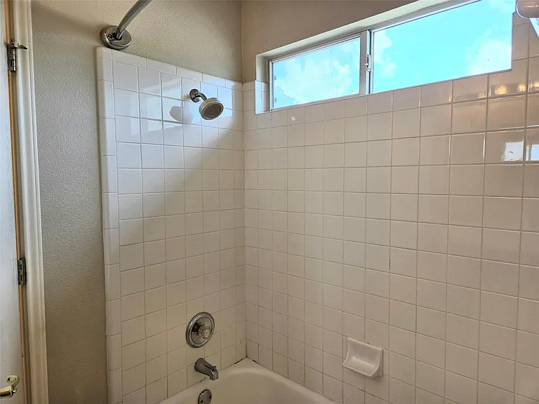 809 Sheraton Ave — Photo 16