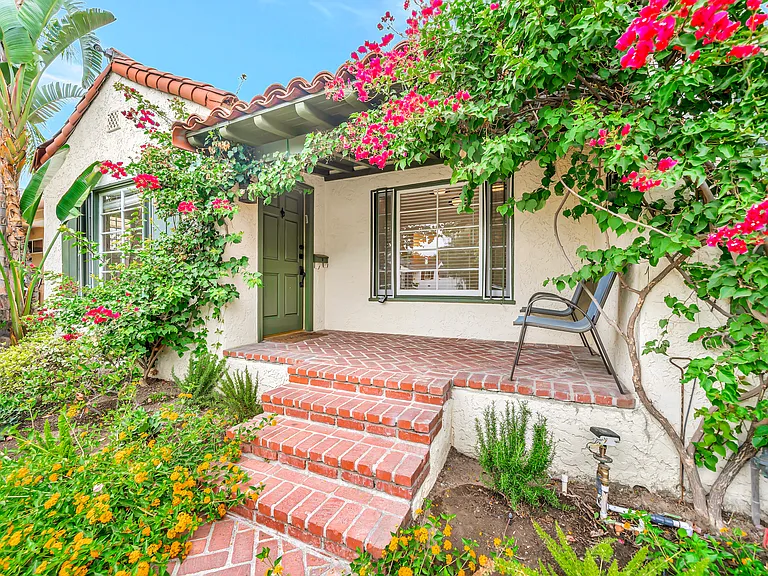 546 S Beachwood Dr — Photo 47