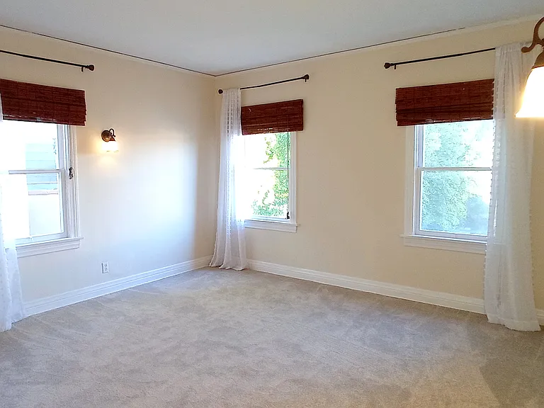 1070 S Cloverdale Ave #2B — Photo 24