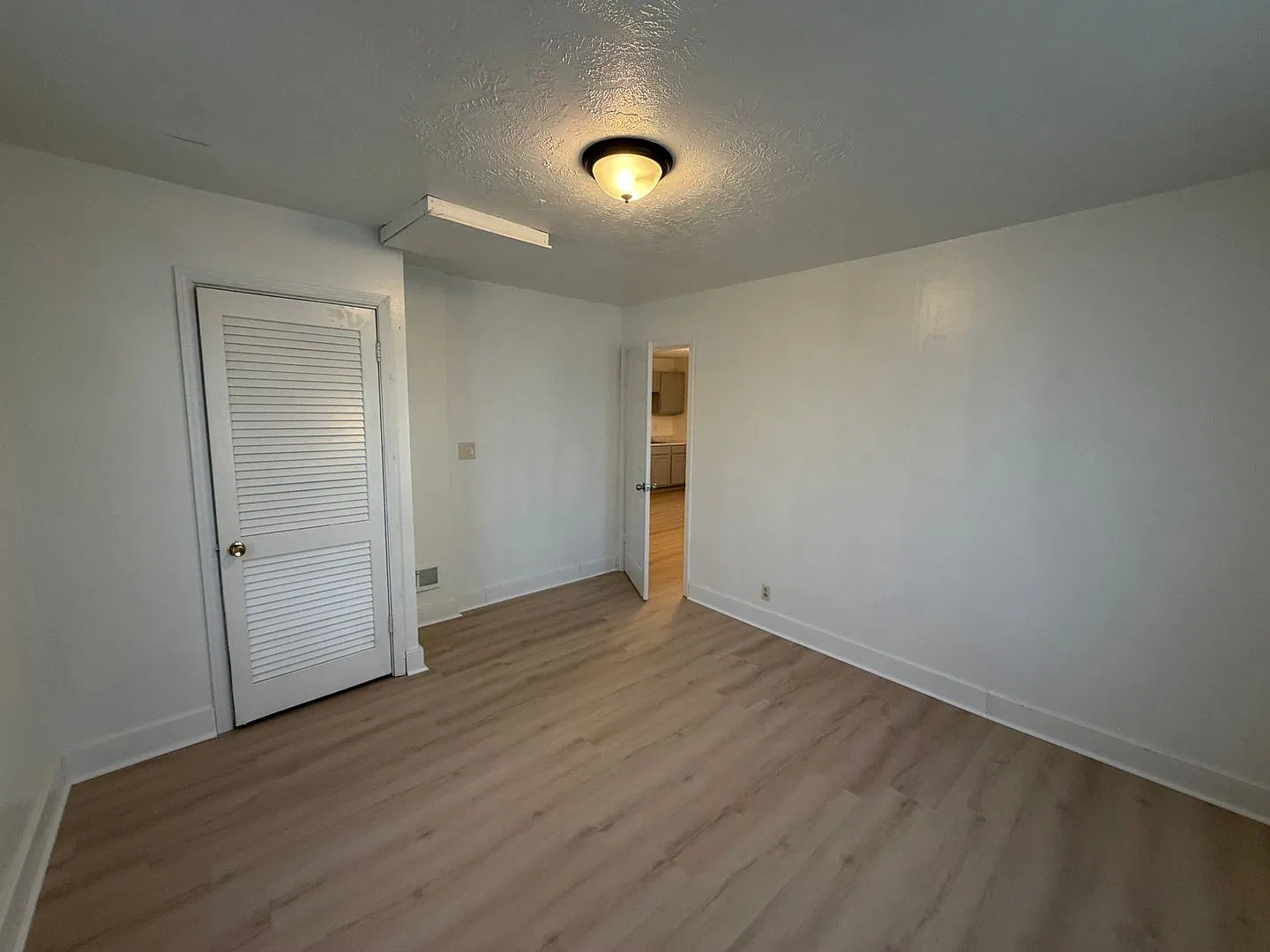 Plains - 1200 Jennings St — Photo 4
