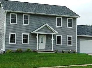 101 Lazy Lake Dr, Fall River, WI 53932