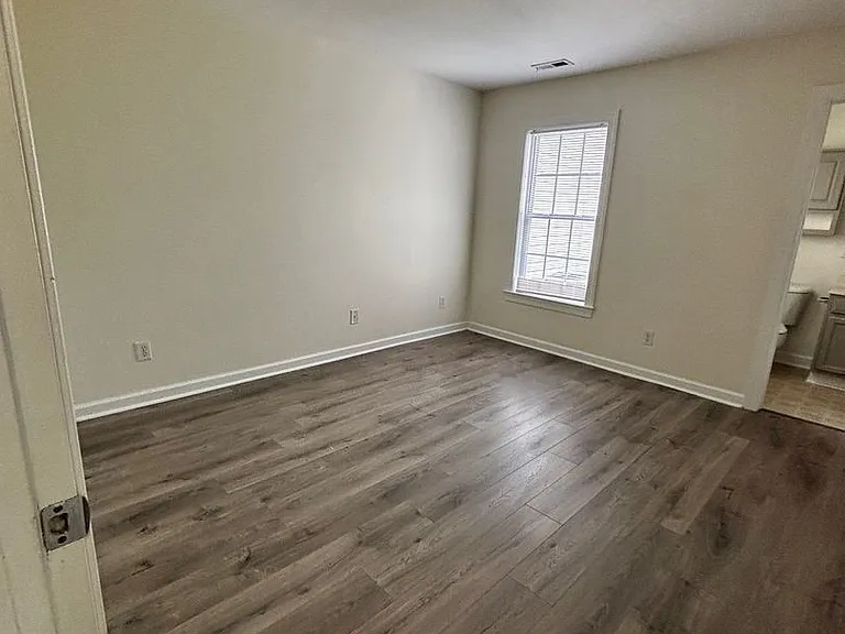 207 Ashwood Dr — Photo 9