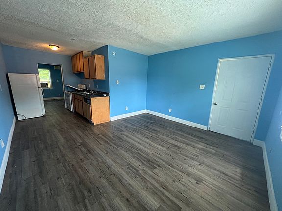 3rd image of 408 29th Pl APT A