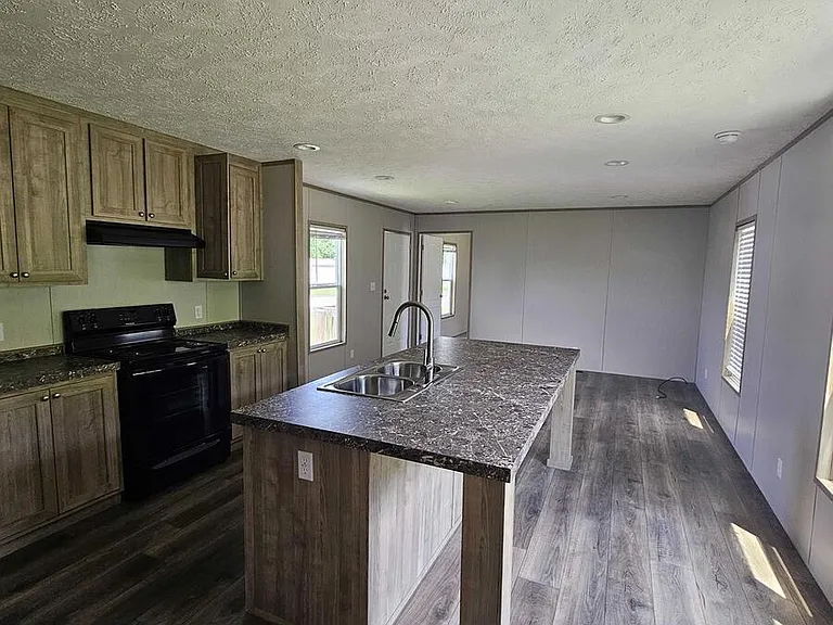 2737 W Washington Ctr #141 — Photo 3
