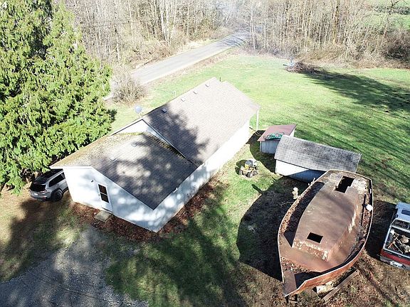 3rd image of 14207 NE 379th St
