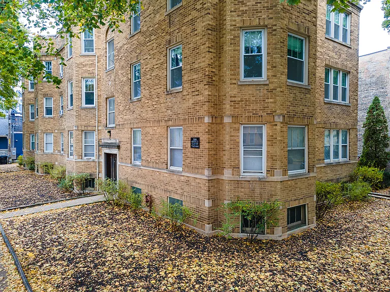 3711 N Hoyne Ave #3 — Photo 8