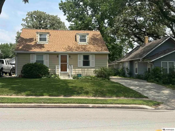 7752 Oakwood St, Ralston, NE 68127