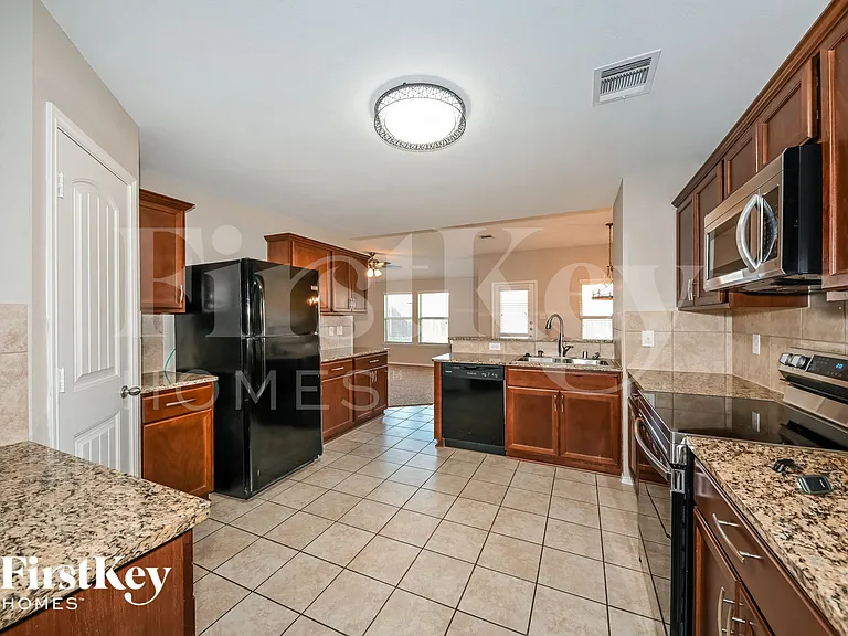 2803 Englenook Dr — Photo 5