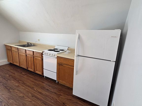 3rd image of 35 Maple St #3