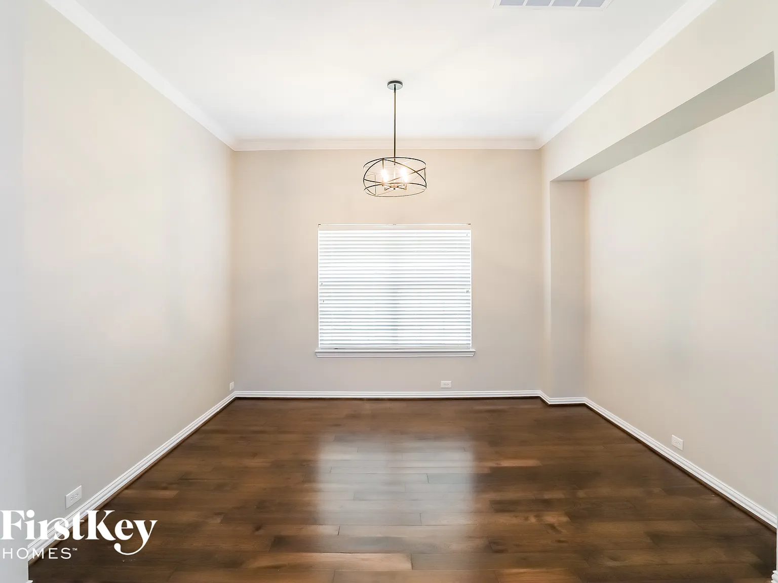 3 bed, 2.0 bath, 2744 sqft, $3,015 — Photo 4