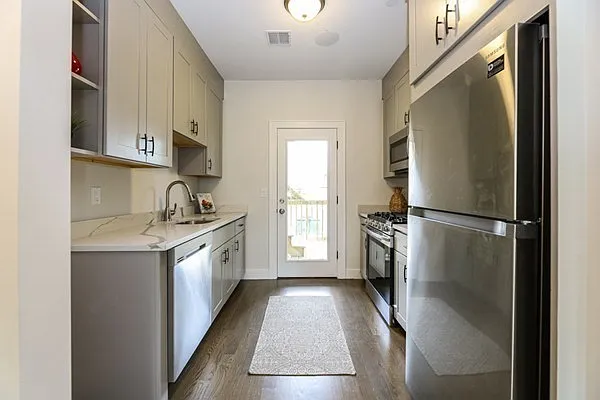 45-47 Clement Ave #3 — Photo 11