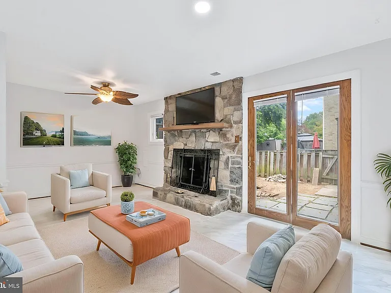 9652 Marston Ln — Photo 9