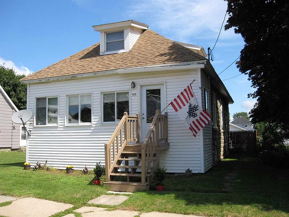 1st image of 910 Caroline St