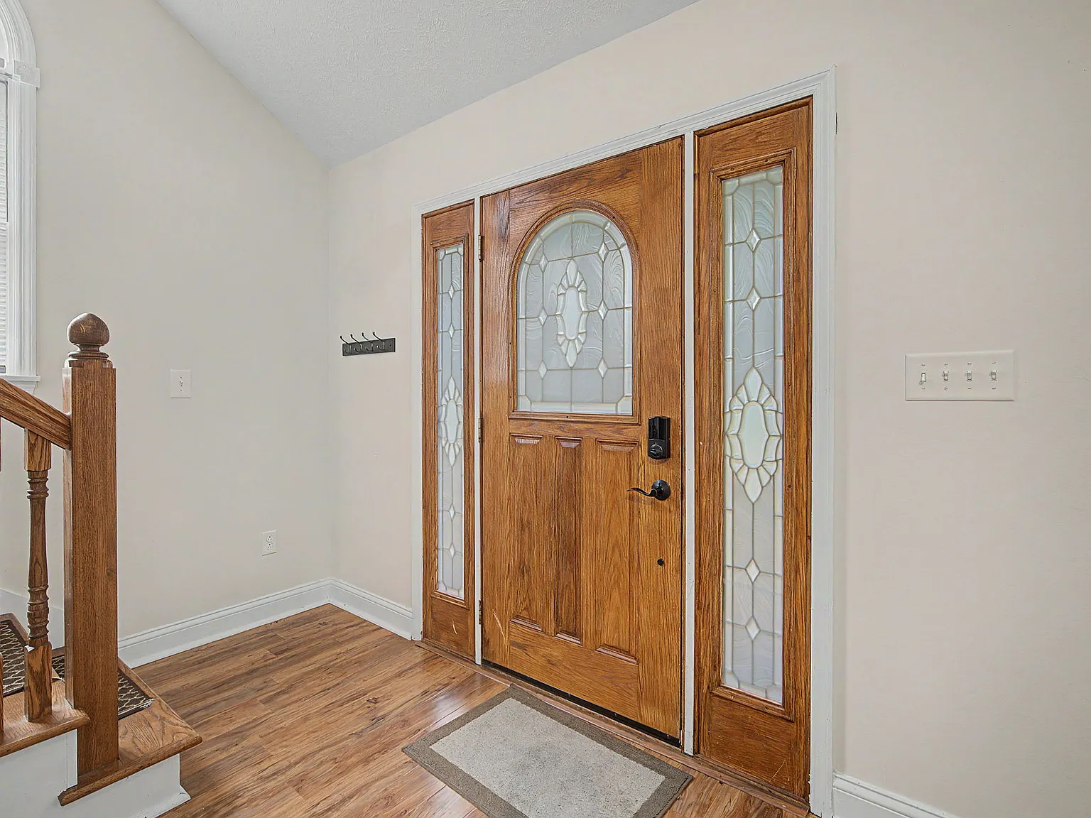 3 bed, 2.5 bath, 2400 sqft, $2,500 — Photo 3