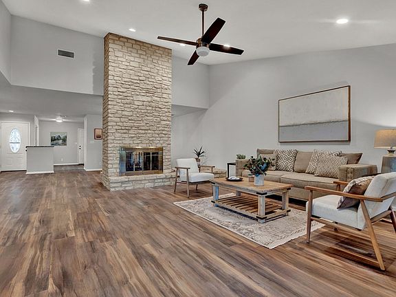 4th image of 471 Summit Cir