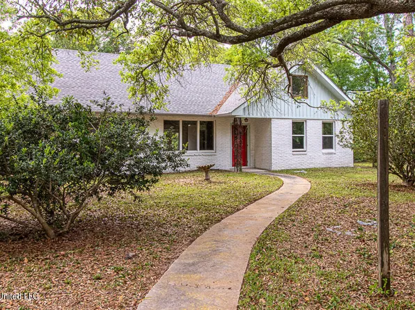 800 Dunbar Ave, Bay Saint Louis, MS 39520