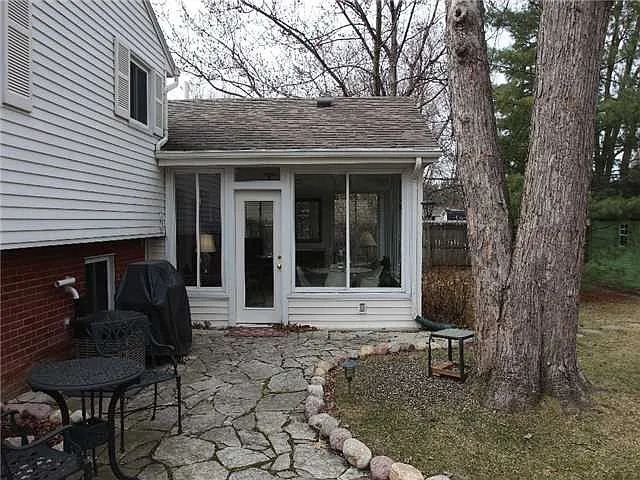 2223 Heatherlawn Dr photo 1