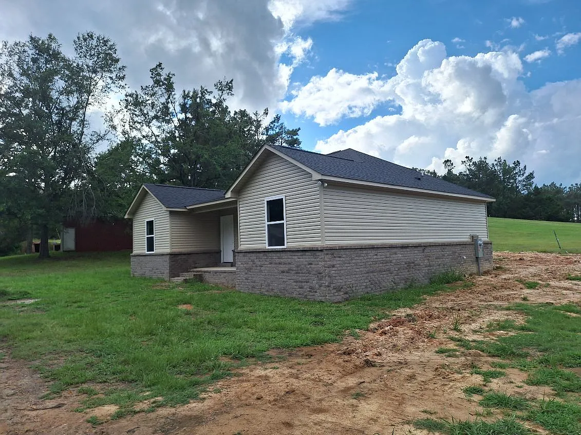 3 bed, 1300 sqft, $1,950 — Photo 3