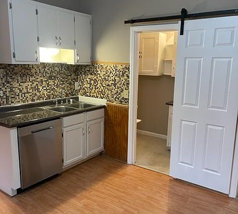 4th image of 68 Hutchins St