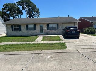 725 Oakwood Dr, Gretna, LA 70056