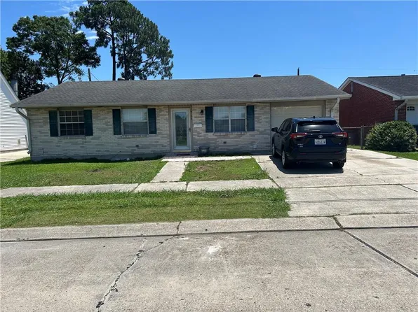 725 Oakwood Dr, Gretna, LA 70056