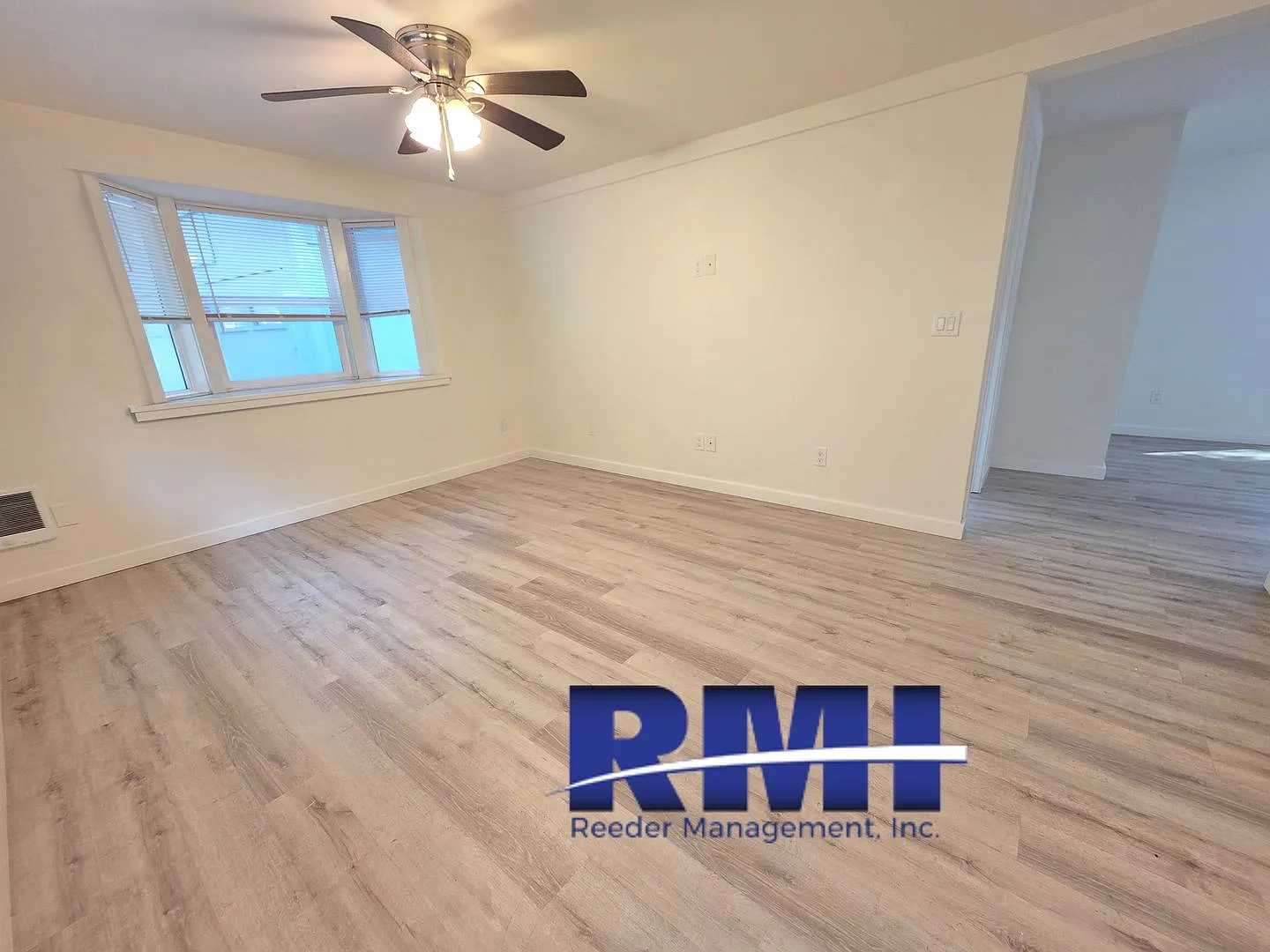2 Bedroom Oasis with a Bonus — Photo 2
