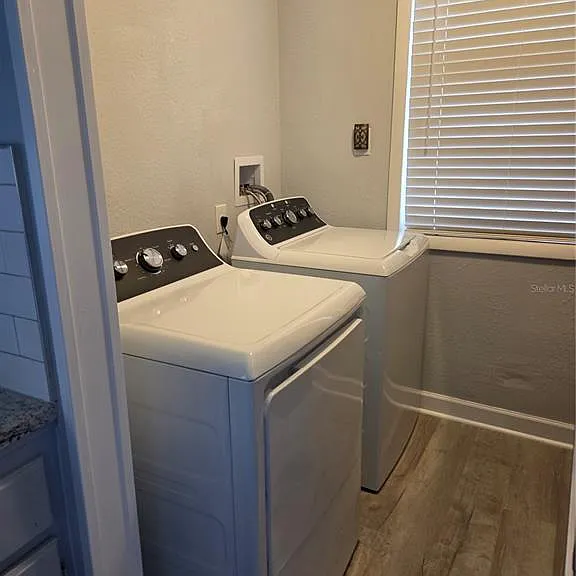 1370 Greenway Dr — Photo 17
